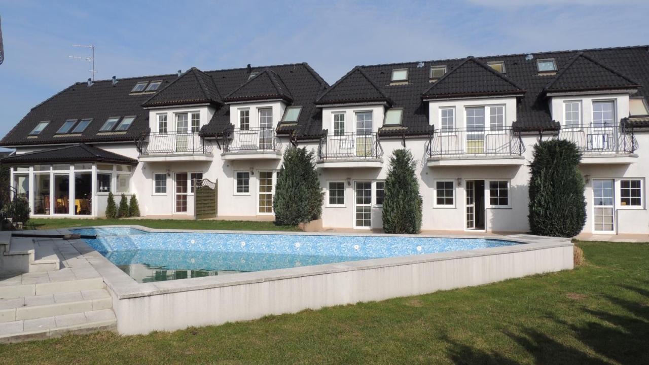 Europa Apartamenty เชซัช ภายนอก รูปภาพ